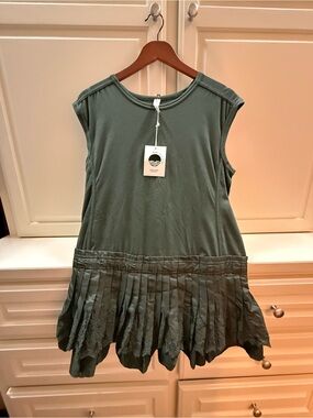 Sleeveless Sage Green Pleated Hem Tunic